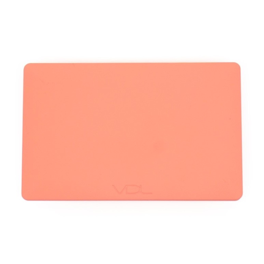 VDL x PANTONE Expert Color Eye Book